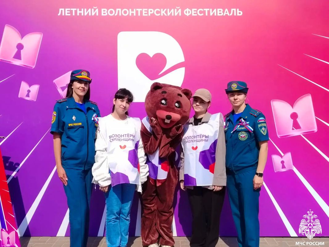 День Флага в Смоленске!. Сегодня на массовом поле в Смоленске развернулось по-настоящему масштабное событие День Флага в Смоленске!. Сегодня на массовом поле в Смоленске развернулось по-настоящему масштабное событие
