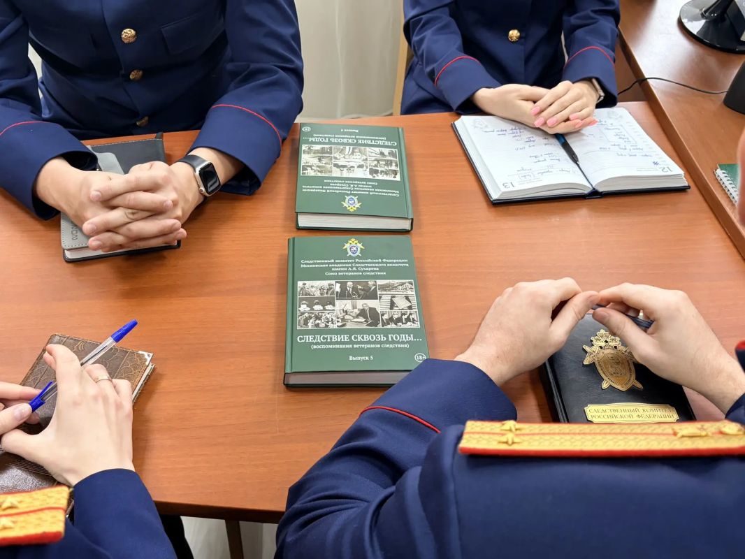 В СУ СК России по Смоленской области состоялась встреча ветерана следствия с молодыми сотрудниками В СУ СК России по Смоленской области состоялась встреча ветерана следствия с молодыми сотрудниками