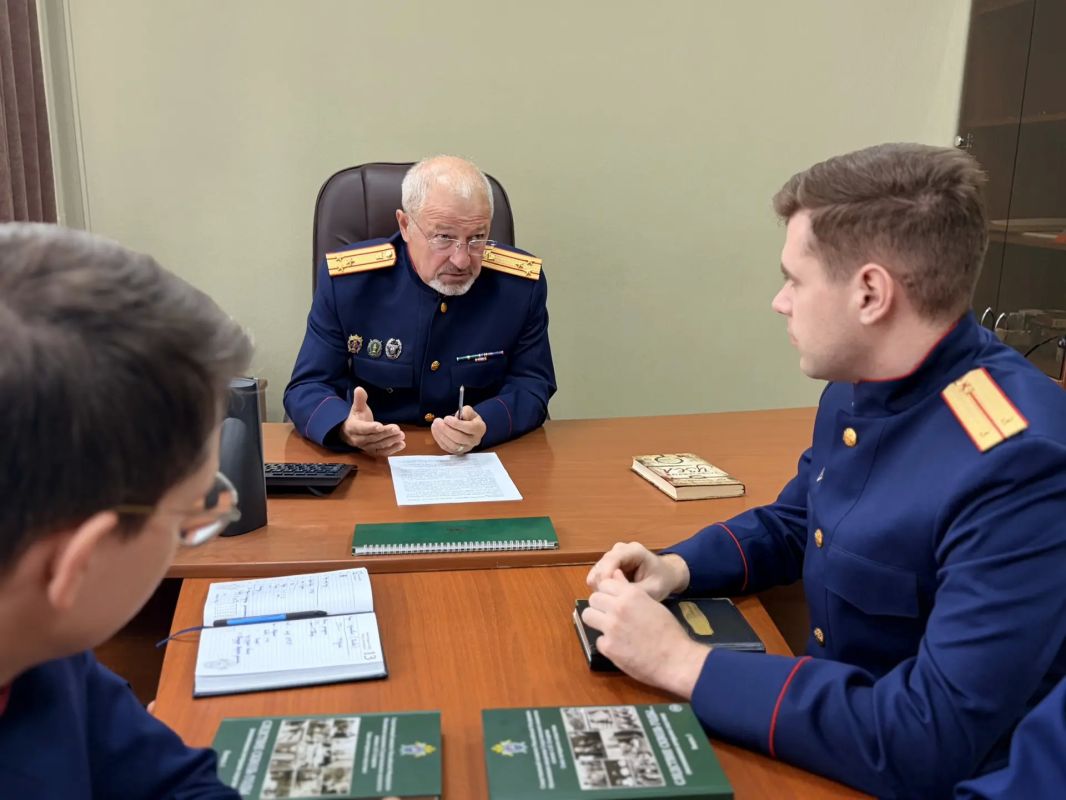 В СУ СК России по Смоленской области состоялась встреча ветерана следствия с молодыми сотрудниками В СУ СК России по Смоленской области состоялась встреча ветерана следствия с молодыми сотрудниками