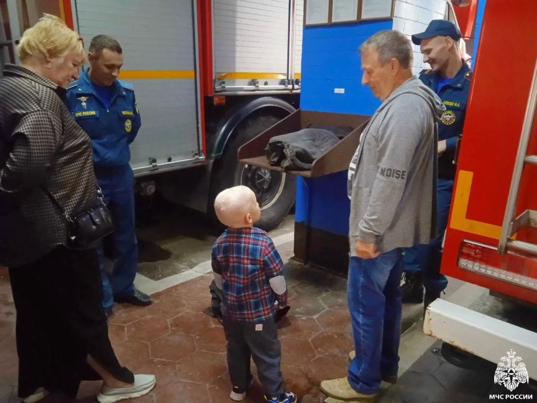 Приходите всей семьёй!. Эта неделя в музее пожарных и спасателей стала семейной – к нам в гости приходили семьи: с бабушками и дедушками, дядями и тётями, с малышами и ребятами постарше Приходите всей семьёй!. Эта неделя в музее пожарных и спасателей стала семейной – к нам в гости приходили семьи: с бабушками и дедушками, дядями и тётями, с малышами и ребятами постарше