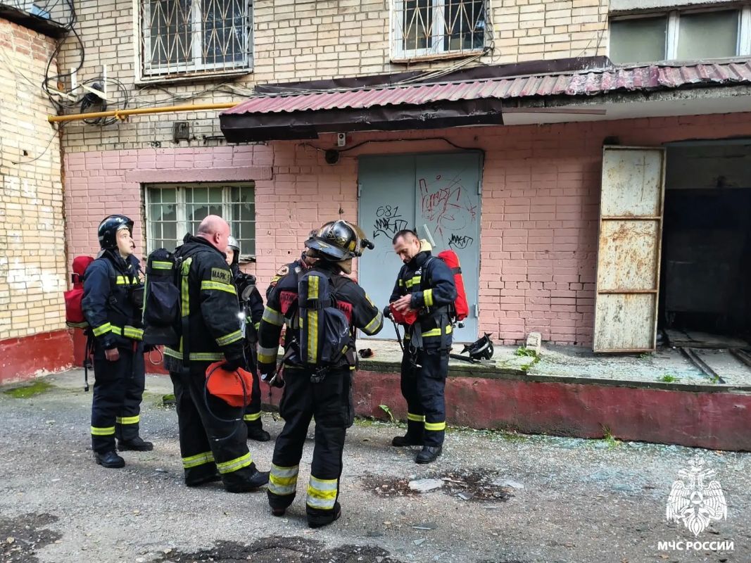 Пожарные спасли двух человек Пожарные спасли двух человек