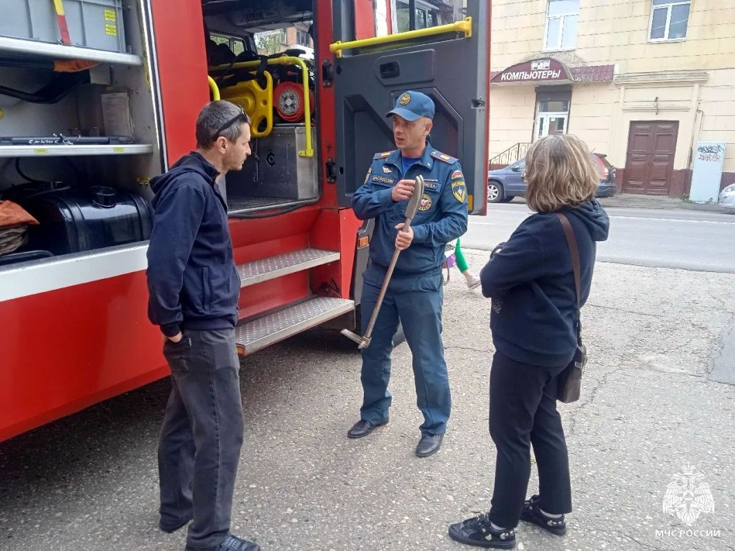 Приходите всей семьёй!. Эта неделя в музее пожарных и спасателей стала семейной – к нам в гости приходили семьи: с бабушками и дедушками, дядями и тётями, с малышами и ребятами постарше Приходите всей семьёй!. Эта неделя в музее пожарных и спасателей стала семейной – к нам в гости приходили семьи: с бабушками и дедушками, дядями и тётями, с малышами и ребятами постарше