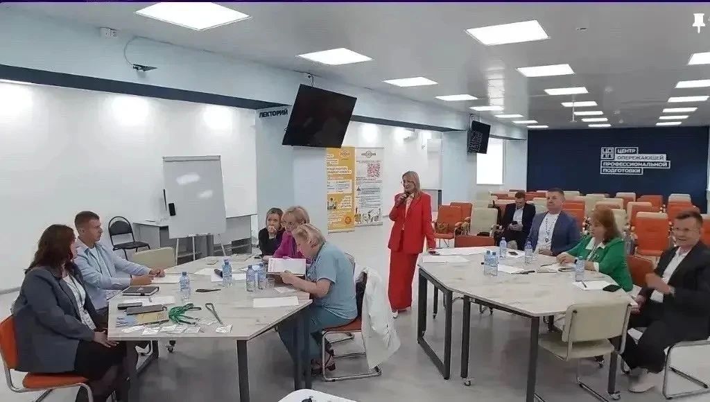 В Калуге прошла стратегическая сессия для руководителей колледжей: от ресурсного аудита к дорожной карте развития В Калуге прошла стратегическая сессия для руководителей колледжей: от ресурсного аудита к дорожной карте развития