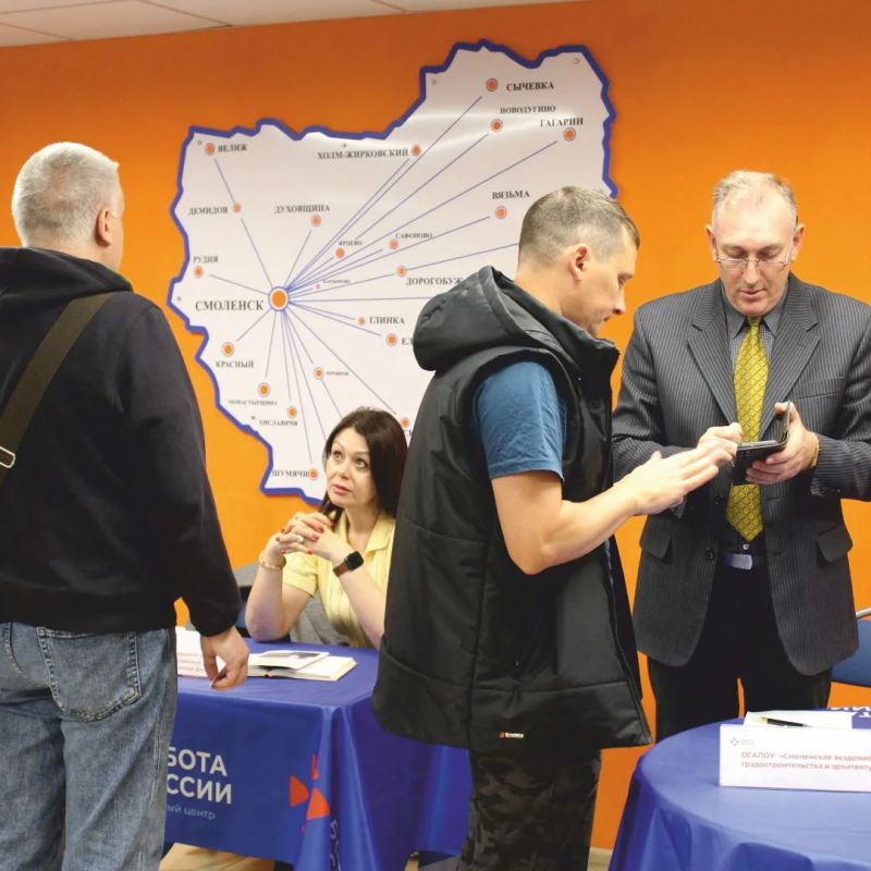 В Кадровом центре «Работа России» города Смоленска прошла встреча по информированию и консультированию граждан по вопросам заключения контракта и гарантированного трудоустройства В Кадровом центре «Работа России» города Смоленска прошла встреча по информированию и консультированию граждан по вопросам заключения контракта и гарантированного трудоустройства
