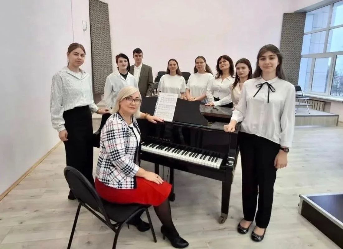 Студенты Смоленского музучилища подписали целевые договоры Студенты Смоленского музучилища подписали целевые договоры