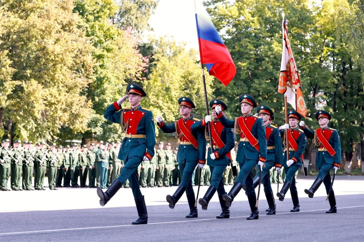 В Смоленске курсанты академии ПВО приняли Военную присягу — торжественная церемония прошла на плацу Военной ордена Кутузова академии имени А. М. Василевского В Смоленске курсанты академии ПВО приняли Военную присягу — торжественная церемония прошла на плацу Военной ордена Кутузова академии имени А. М. Василевского