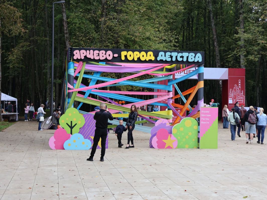 Василий Анохин: Сегодня жители города Ярцева отметили 100-летие со дня присвоения статуса города Василий Анохин: Сегодня жители города Ярцева отметили 100-летие со дня присвоения статуса города