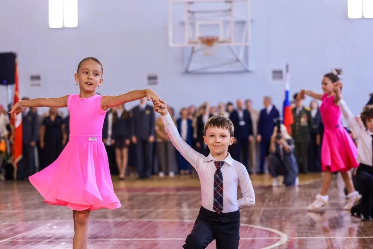 Василий Анохин: Гимназия имени Н.М. Пржевальского в Смоленске – одно из старейших учебных заведений в городе, в этом году учреждению исполняется 240 лет Василий Анохин: Гимназия имени Н.М. Пржевальского в Смоленске – одно из старейших учебных заведений в городе, в этом году учреждению исполняется 240 лет
