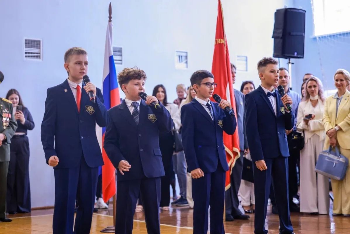 Василий Анохин: Гимназия имени Н.М. Пржевальского в Смоленске – одно из старейших учебных заведений в городе, в этом году учреждению исполняется 240 лет Василий Анохин: Гимназия имени Н.М. Пржевальского в Смоленске – одно из старейших учебных заведений в городе, в этом году учреждению исполняется 240 лет