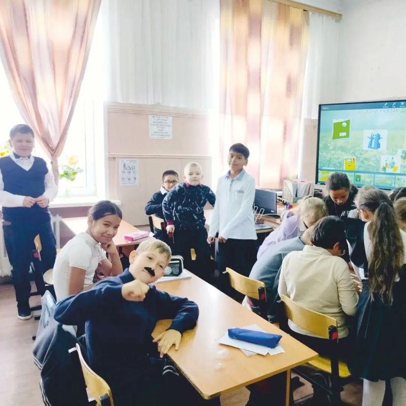 Второго сентября в Ярцевской школе №6 было по-особенному оживленно Второго сентября в Ярцевской школе №6 было по-особенному оживленно