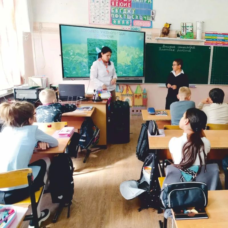 Второго сентября в Ярцевской школе №6 было по-особенному оживленно Второго сентября в Ярцевской школе №6 было по-особенному оживленно