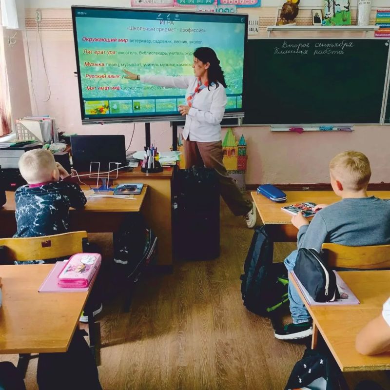 Второго сентября в Ярцевской школе №6 было по-особенному оживленно Второго сентября в Ярцевской школе №6 было по-особенному оживленно