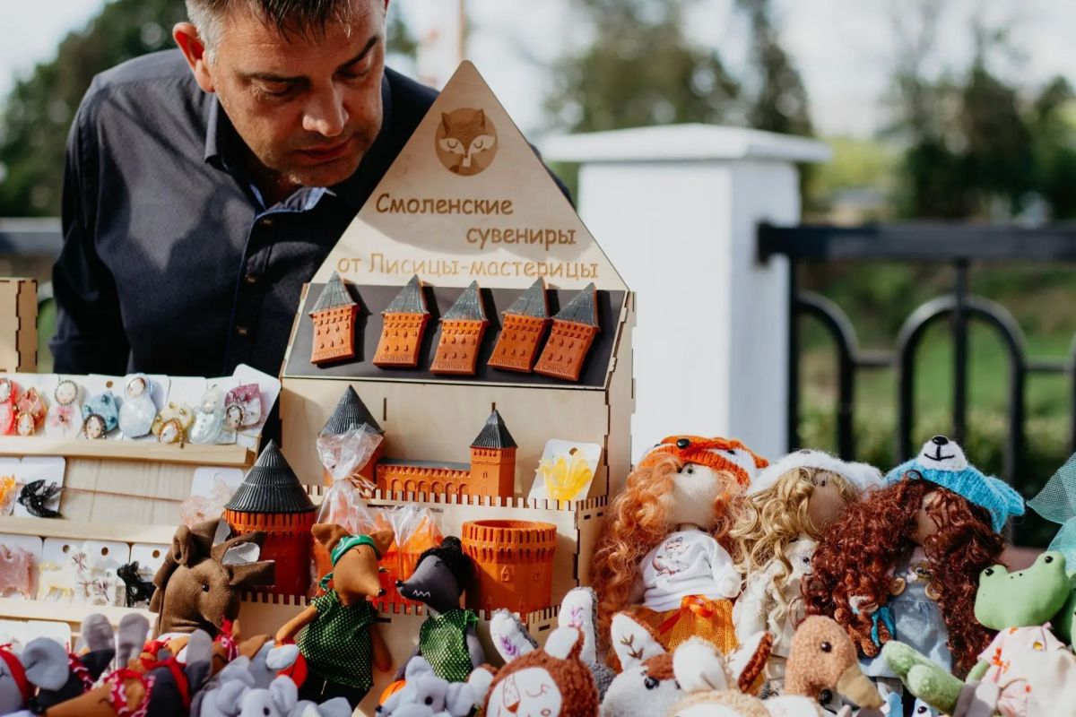 Смоляне пировали на Днепре Смоляне пировали на Днепре