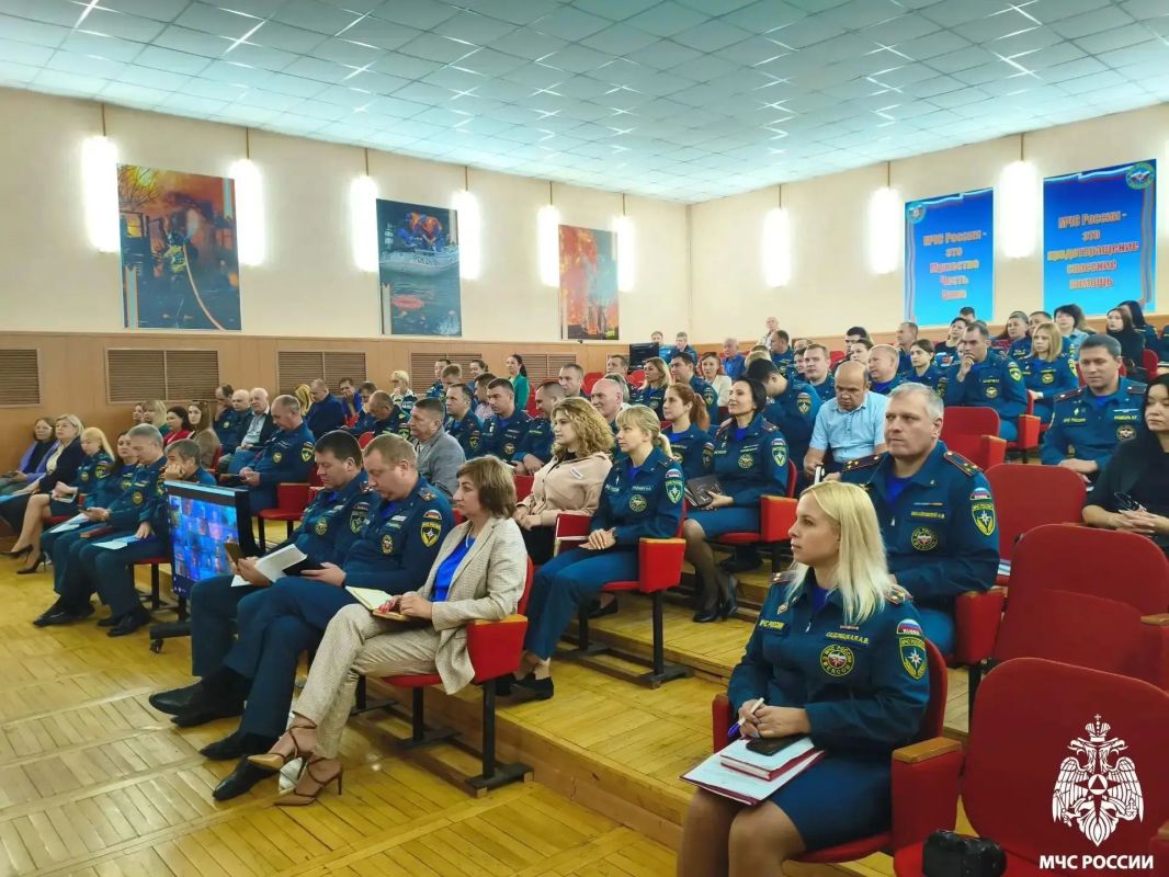 Продолжаем информировать трудовые коллективы Смоленщины о предстоящих выборах депутатов Государственной Думы девятого созыва Продолжаем информировать трудовые коллективы Смоленщины о предстоящих выборах депутатов Государственной Думы девятого созыва