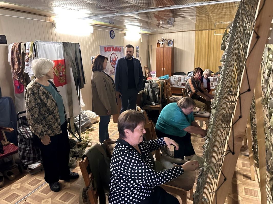 Артём Туров: Рабочий визит в Кардымово. В ходе рабочего визита в Кардымово вместе с главой мунокруга Мариной Левченковой оценили выполнение масштабных задач по благоустройству, развитию спортивной инфраструктуры и посетили... Артём Туров: Рабочий визит в Кардымово. В ходе рабочего визита в Кардымово вместе с главой мунокруга Мариной Левченковой оценили выполнение масштабных задач по благоустройству, развитию спортивной инфраструктуры и посетили...