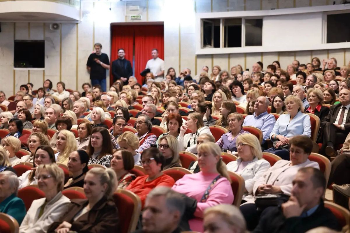Юбилейный "Смоленский ковчег" открылся спектаклем "Женитьба" Малого театра Юбилейный "Смоленский ковчег" открылся спектаклем "Женитьба" Малого театра