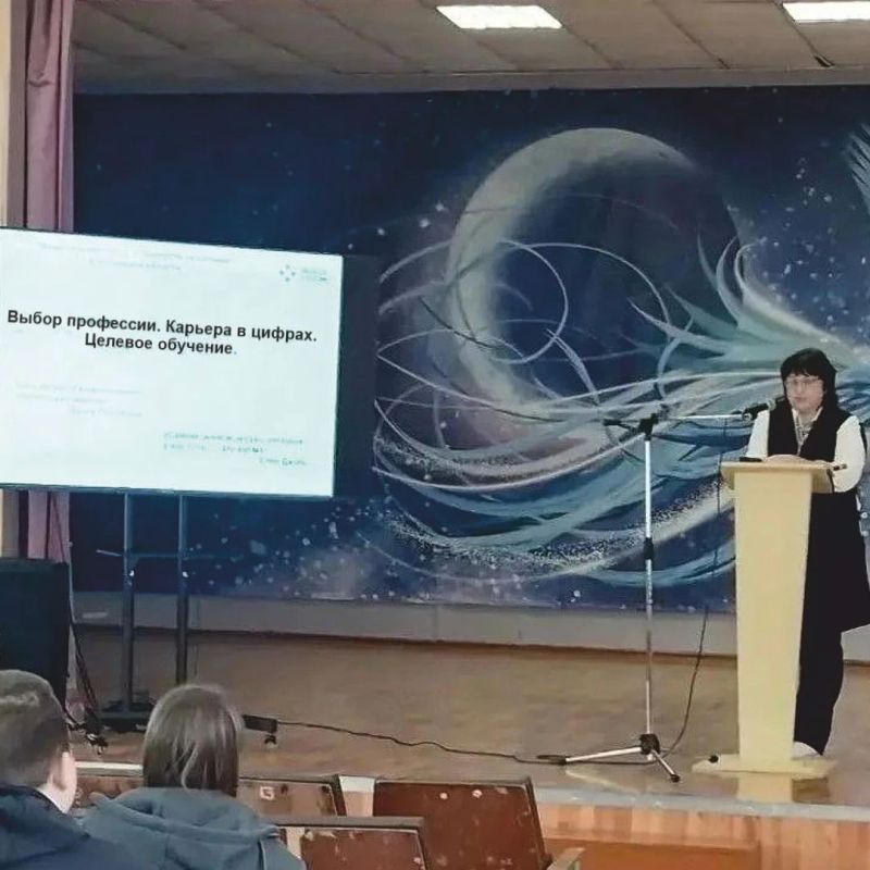 Кадровый центр «Работа России»Руднянского округа совместно с Велижским МФ ФКУ УИИ УФСИН России по Смоленской области провели для учащихся 8-11 классов МБОУ «Голынковская СШ» профинформационное мероприятие в рамках... Кадровый центр «Работа России»Руднянского округа совместно с Велижским МФ ФКУ УИИ УФСИН России по Смоленской области провели для учащихся 8-11 классов МБОУ «Голынковская СШ» профинформационное мероприятие в рамках...