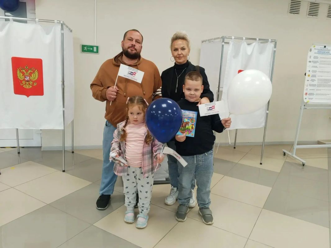 Сегодня, в последний день голосования на выборах депутатов Государственной Думы, избирательные участки Смоленщины работают до 20:00 — у вас ещё есть время сделать свой выбор! Сегодня, в последний день голосования на выборах депутатов Государственной Думы, избирательные участки Смоленщины работают до 20:00 — у вас ещё есть время сделать свой выбор!