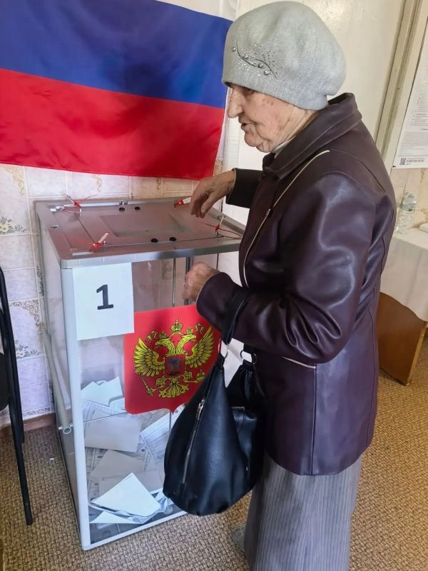 Особое отношение членов УИКов – к старейшим жителям Смоленской области, которые переживают за будущее своей малой родины и всей страны Особое отношение членов УИКов – к старейшим жителям Смоленской области, которые переживают за будущее своей малой родины и всей страны