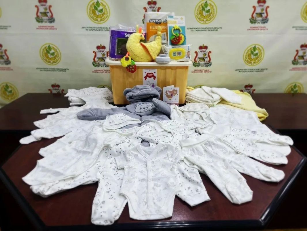 За полгода в Смоленской области вручили около 3 тысяч «подарков новорожденным»