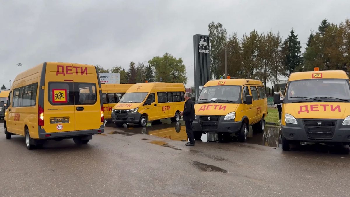 Смоленским школам передали более 20 автобусов Смоленским школам передали более 20 автобусов