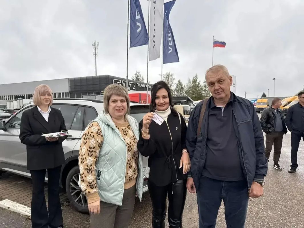 Василий Анохин: Обновляем парк школьных автобусов в Смоленской области Василий Анохин: Обновляем парк школьных автобусов в Смоленской области
