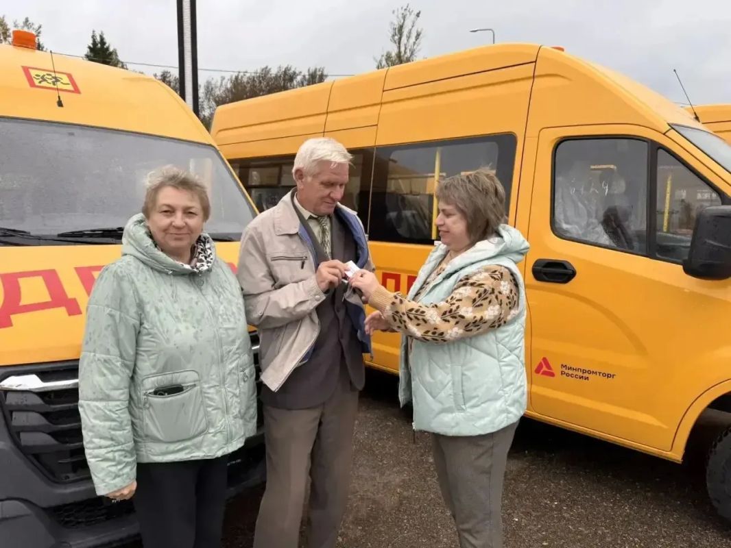 Василий Анохин: Обновляем парк школьных автобусов в Смоленской области Василий Анохин: Обновляем парк школьных автобусов в Смоленской области