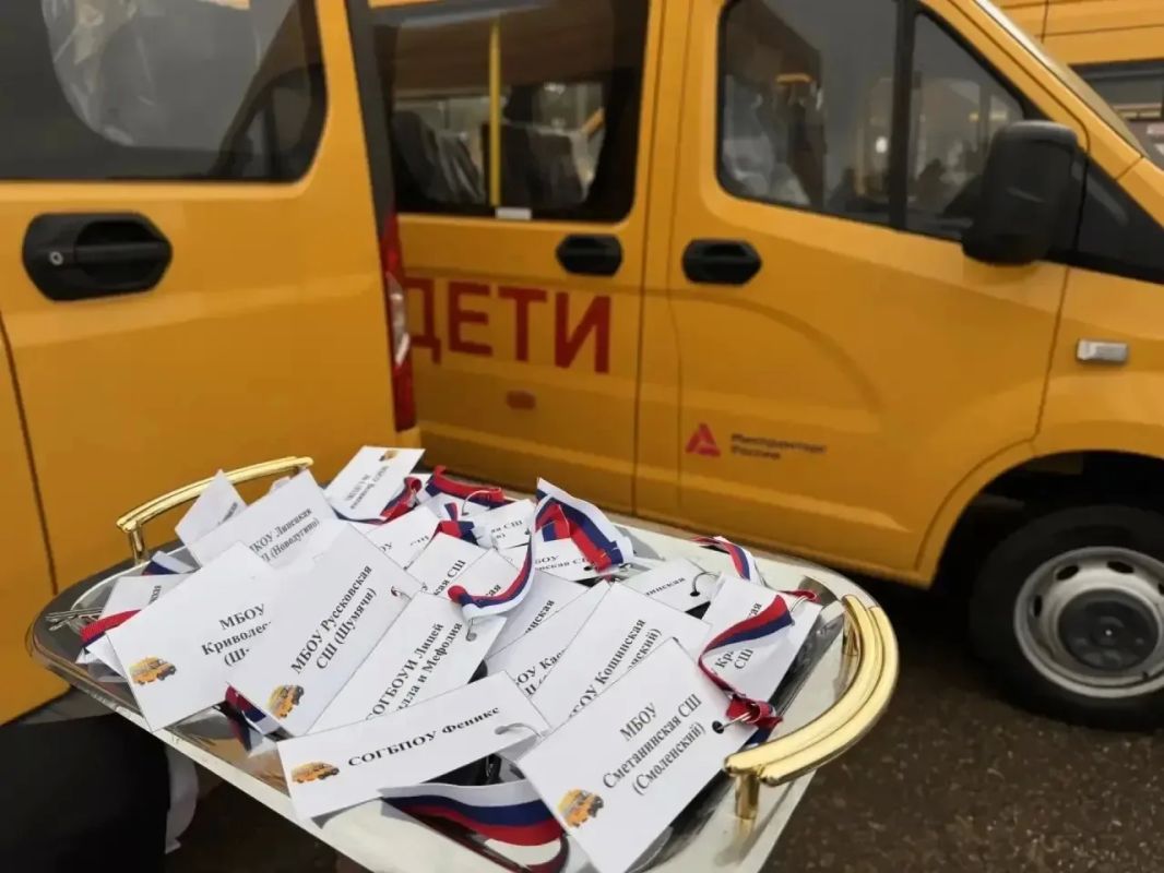 Василий Анохин: Обновляем парк школьных автобусов в Смоленской области Василий Анохин: Обновляем парк школьных автобусов в Смоленской области