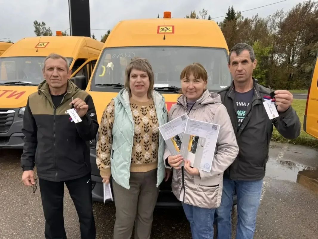 Василий Анохин: Обновляем парк школьных автобусов в Смоленской области Василий Анохин: Обновляем парк школьных автобусов в Смоленской области