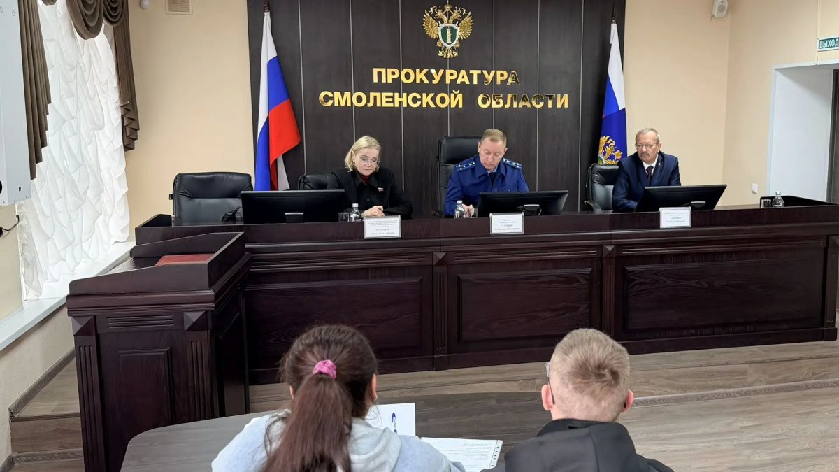 Прокурор Смоленской области Александр Спицын провел личный прием участников специальной военной операции и членов их семей Прокурор Смоленской области Александр Спицын провел личный прием участников специальной военной операции и членов их семей