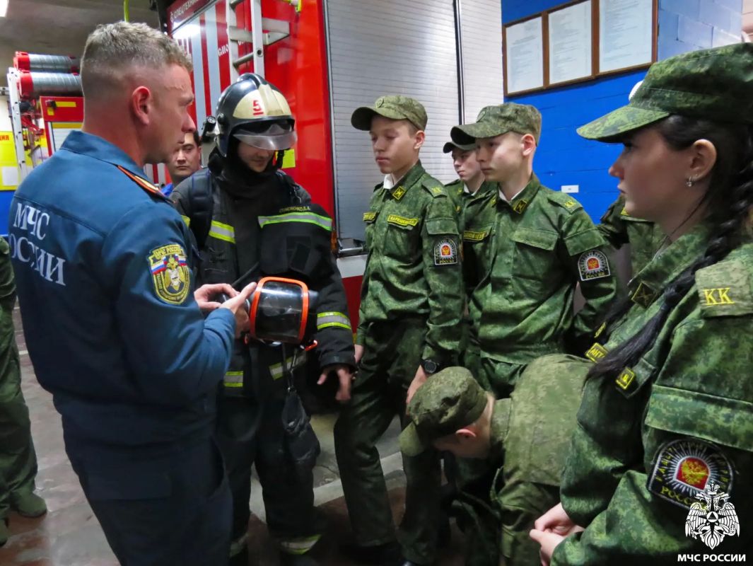 Кадеты в музее пожарных и спасателей Кадеты в музее пожарных и спасателей