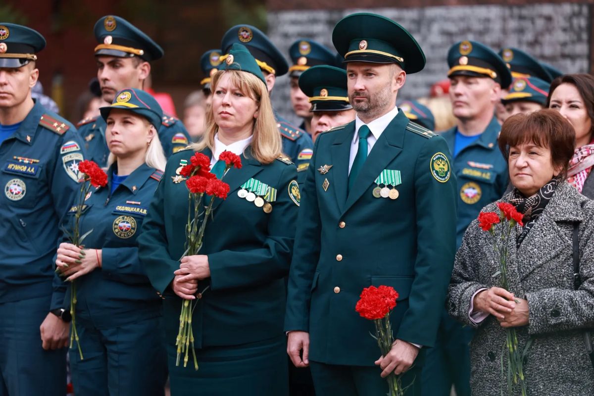 Василий Анохин: Традиционно в День освобождения Смоленщины почтили память тех, кто ценой своей жизни отстоял свободу родной земли Василий Анохин: Традиционно в День освобождения Смоленщины почтили память тех, кто ценой своей жизни отстоял свободу родной земли