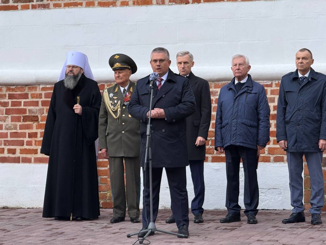 Александр Новиков: Сегодня, в день 83-й годовщины освобождения Смоленска от немецко-фашистских захватчиков, мы начали празднование Дня города с торжественного митинга в сквере Памяти Героев