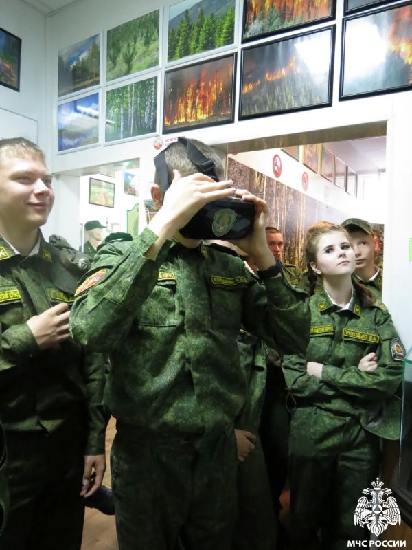 Кадеты в музее пожарных и спасателей Кадеты в музее пожарных и спасателей