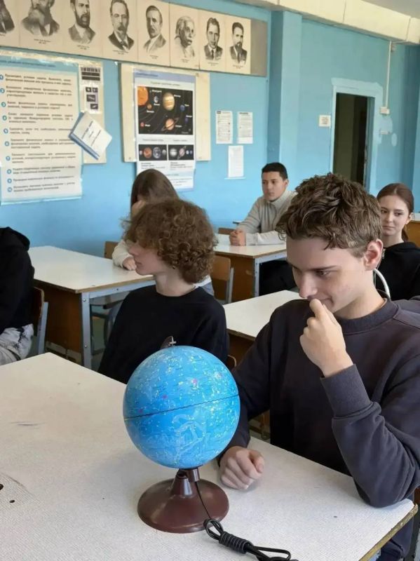 Василий Анохин: Создаём в школах Смоленской области условия, которые делают процесс обучения полезным и увлекательным Василий Анохин: Создаём в школах Смоленской области условия, которые делают процесс обучения полезным и увлекательным