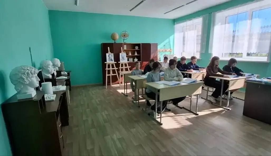 Василий Анохин: Создаём в школах Смоленской области условия, которые делают процесс обучения полезным и увлекательным Василий Анохин: Создаём в школах Смоленской области условия, которые делают процесс обучения полезным и увлекательным