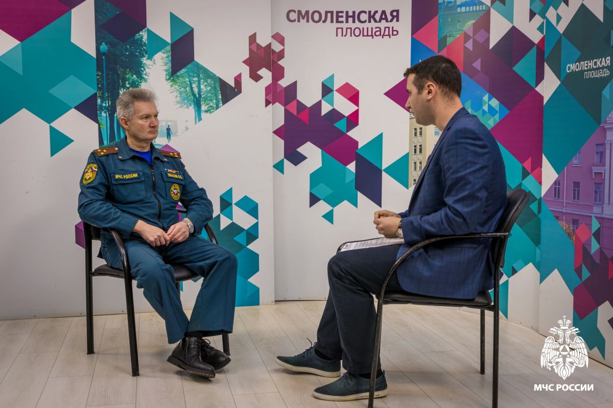 В студии телеканала «Регион 67» заместитель начальника Главного управления МЧС России по Смоленской области (по гражданской обороне и защите населения) Олег Святославович Власов В студии телеканала «Регион 67» заместитель начальника Главного управления МЧС России по Смоленской области (по гражданской обороне и защите населения) Олег Святославович Власов