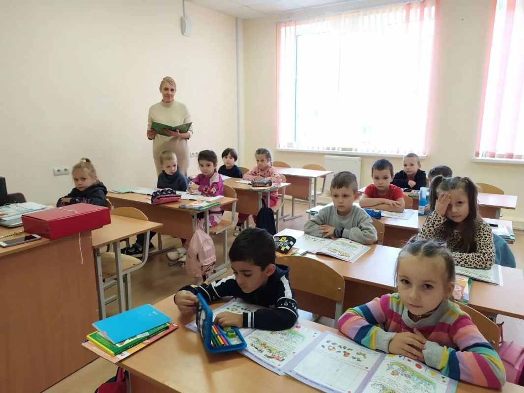 Александр Новиков: Дорогие учителя, педагоги, ветераны педагогического труда! От всей души поздравляю вас с профессиональным праздником! Александр Новиков: Дорогие учителя, педагоги, ветераны педагогического труда! От всей души поздравляю вас с профессиональным праздником!