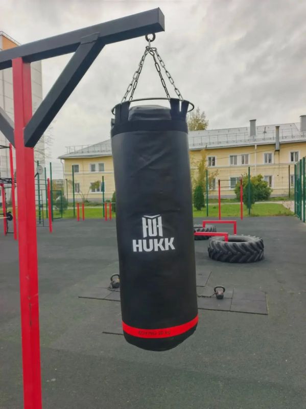 Александр Новиков: В сквере за ДК «Сортировка» сегодня установили уличную боксёрскую грушу Александр Новиков: В сквере за ДК «Сортировка» сегодня установили уличную боксёрскую грушу
