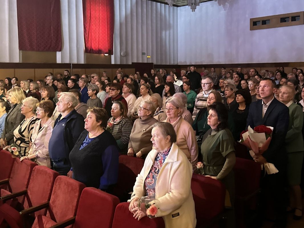 Артём Туров: В Смоленском мунокруге чествовали учителей, тренеров, воспитателей и работников системы профтехобразования Артём Туров: В Смоленском мунокруге чествовали учителей, тренеров, воспитателей и работников системы профтехобразования