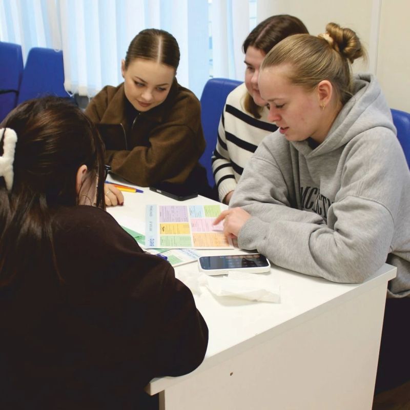В Кадровом центре «Работа России» города Смоленска встретились студенты Российского экономического университета имени Г.В. Плеханова и специалисты страховой компании «Эверия Лайф» В Кадровом центре «Работа России» города Смоленска встретились студенты Российского экономического университета имени Г.В. Плеханова и специалисты страховой компании «Эверия Лайф»