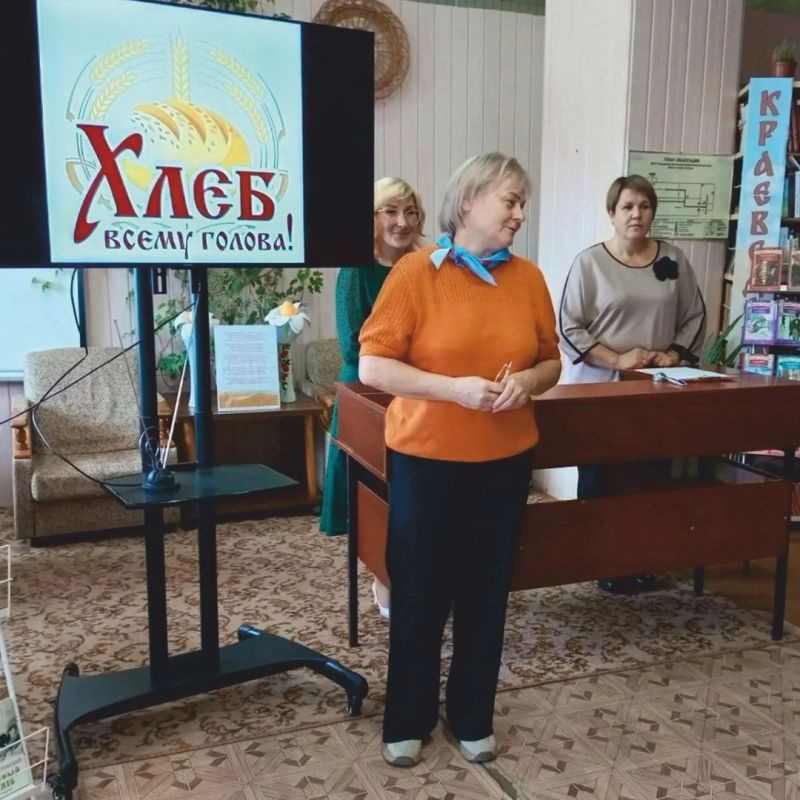 Ко дню работника сельского хозяйства и перерабатывающей промышленности 08 октября сотрудники Кадрового центра Темкинского округа провели мероприятие «Хлеб всему голова» Ко дню работника сельского хозяйства и перерабатывающей промышленности 08 октября сотрудники Кадрового центра Темкинского округа провели мероприятие «Хлеб всему голова»