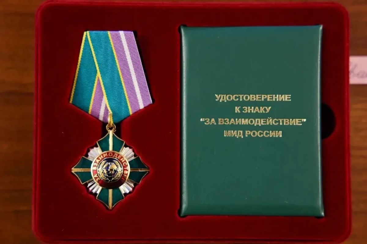 Константин Затулин: В связи с 30-летием Института стран СНГ группа его ведущих сотрудников удостоена высоких министерских ведомственных наград - почетных знаков МИД РФ «За вклад в международное сотрудничество» и «За... Константин Затулин: В связи с 30-летием Института стран СНГ группа его ведущих сотрудников удостоена высоких министерских ведомственных наград - почетных знаков МИД РФ «За вклад в международное сотрудничество» и «За...