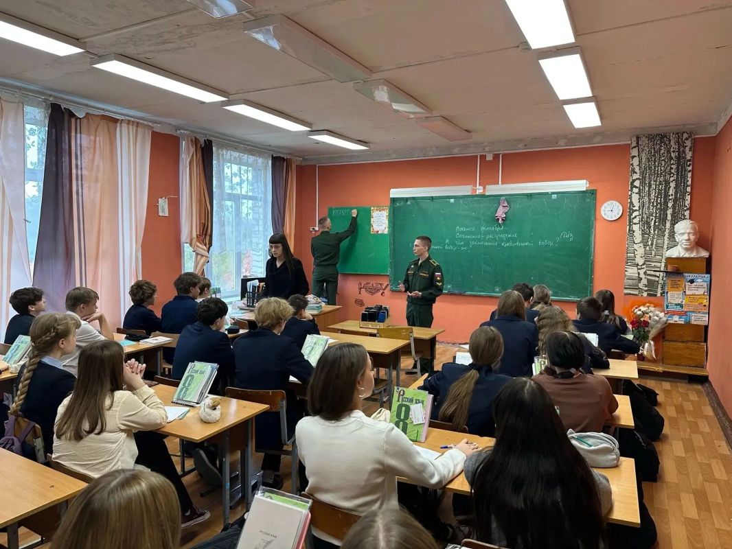 Смоленские старшеклассники могут стать участниками «Школы будущих офицеров»