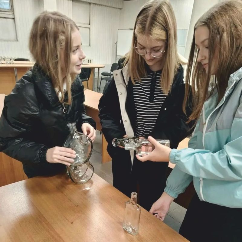 В Рославле прошла серия профориентационных встреч для того, чтобы ребятам было проще определиться с будущим В Рославле прошла серия профориентационных встреч для того, чтобы ребятам было проще определиться с будущим
