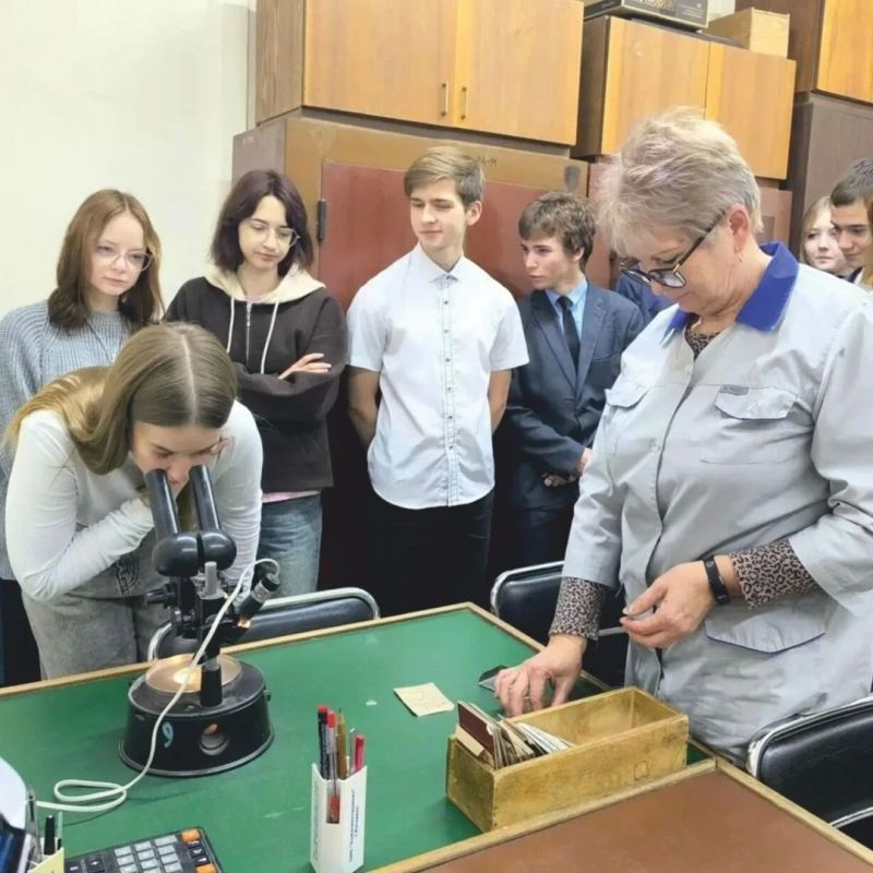 В Рославле прошла серия профориентационных встреч для того, чтобы ребятам было проще определиться с будущим В Рославле прошла серия профориентационных встреч для того, чтобы ребятам было проще определиться с будущим