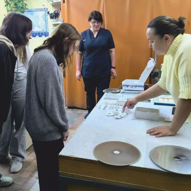 В Рославле прошла серия профориентационных встреч для того, чтобы ребятам было проще определиться с будущим В Рославле прошла серия профориентационных встреч для того, чтобы ребятам было проще определиться с будущим