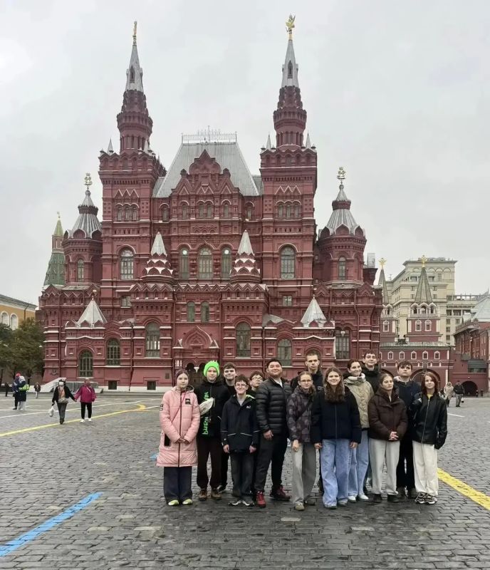 Смоленские школьники побывали в офисе «Движения Первых» в Москве Смоленские школьники побывали в офисе «Движения Первых» в Москве
