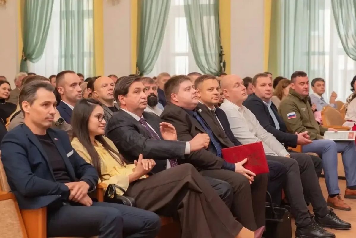 В Смоленске наградили специалистов дорожной отрасли В Смоленске наградили специалистов дорожной отрасли