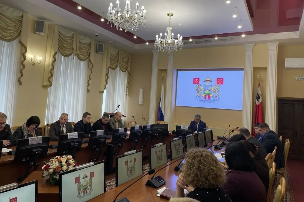 Александр Новиков: На общегородской планёрке отдельно остановился на теме земляных работ в Смоленске